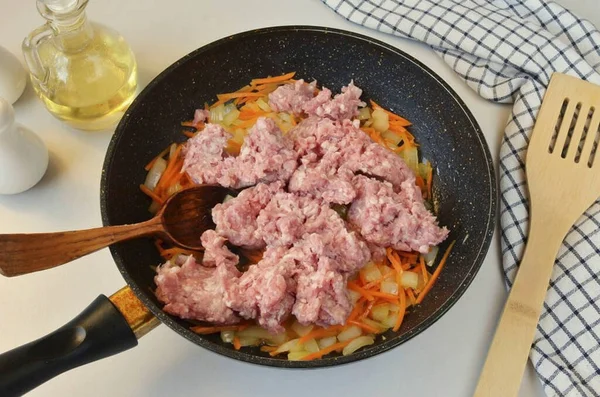 Añadir Carne Cerdo Molida Carne Res Freír Hasta Que Color —  Fotos de Stock