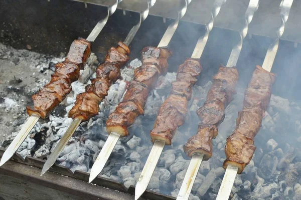 Nie Jest Konieczne Smażenie Dłużej Aby Kebab Pozostał Soczysty Miękki — Zdjęcie stockowe