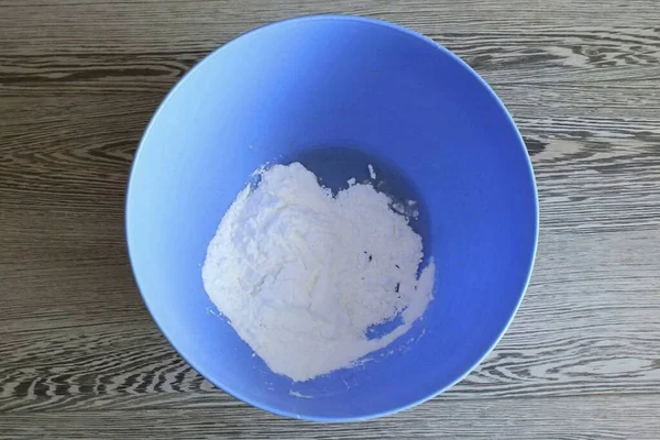 Assar Pão Gengibre Prepare Cobertura Whisk Ovo Branco Com Açúcar — Fotografia de Stock