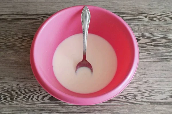 Rozpusťte Cukr Droždí Teplém Mléce Odejděte Minut — Stock fotografie