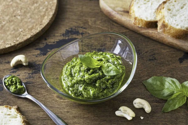 Pesto Com Caju Manjericão Está Pronto Resulta Molho Fragrante Brilhante — Fotografia de Stock