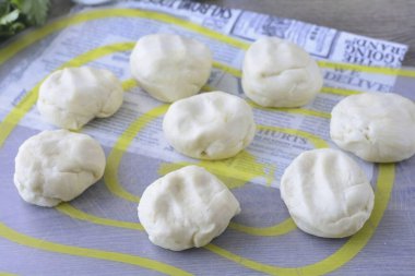 Hamuru 7-8 topa böl.