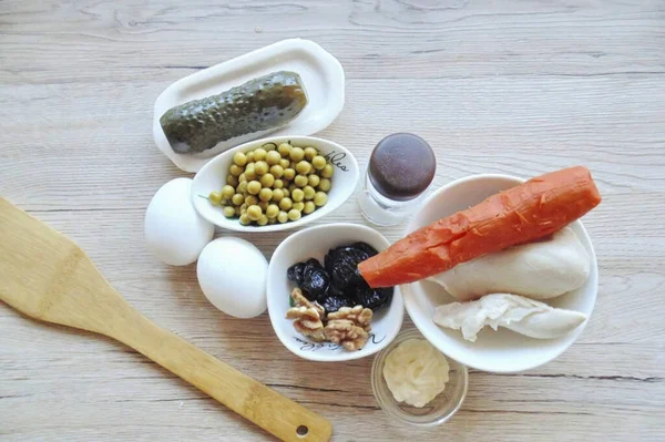Bereiten Sie Alle Zutaten Für Den Prager Salat Mit Walnüssen — Stockfoto