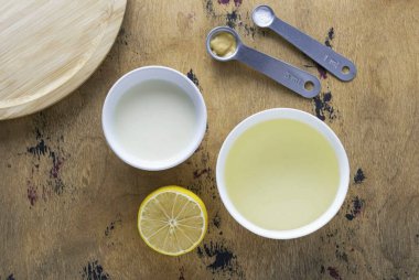 Lean ev yapımı mayonez yapmak için gereken tüm malzemeleri hazırlayın..