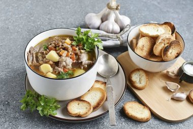 Etli mercimek çorbası protein açısından zengin, doyurucu bir yemektir. Tarifime bak! Afiyet olsun.!