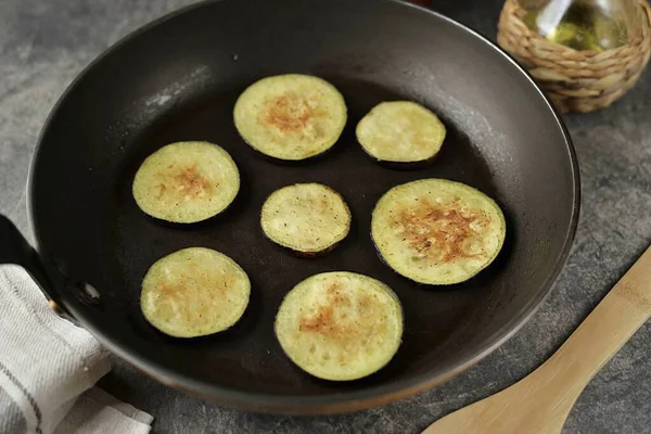 Cut Eggplant Circles Fry Pan Small Amount Olive Oil Place — Stock Photo, Image