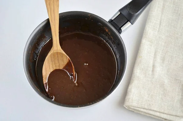 Λιώστε Μια Σοκολάτα Μαγειρέψτε Κερασάκι Έχω Μια Απλή Συνταγή Κουταλιές Φωτογραφία Αρχείου