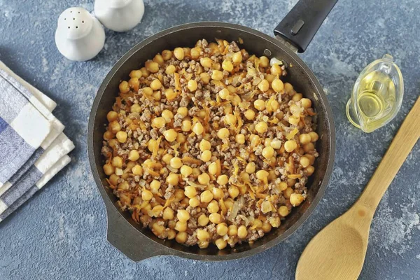 Karıştır, ısıt ve servis yap. Besleyici ve lezzetli bir yemek olacak, günlük menüde mükemmel bir çeşitlilik..