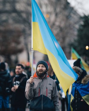 Ukrayna Bayrağı Savaş Barışını Protesto Etti Dünyamız 