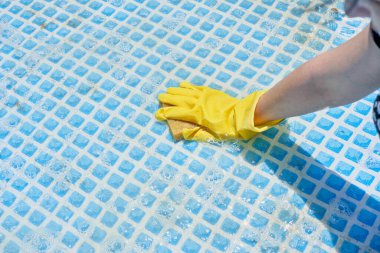 Yıkama havuzu - yüzme yazı için havuz hazırlığı