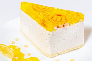 Limonlu marmelatlı vanilyalı sufle kek.