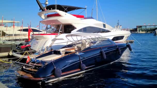 蒙特卡洛 摩纳哥 2022年9月11日 Luxfalse Riva Rivarama Super Boat Port Monaco — 图库视频影像