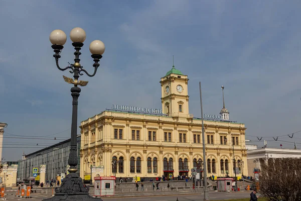 Moscú Rusia Abril 2021 Estación Tren Leningradsky Una Plaza Komsomolskaya —  Fotos de Stock