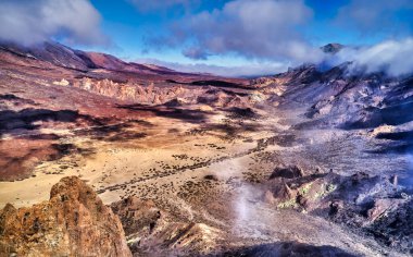 Ünlü del Teide dağ volkanı zirvesinde eşsiz kaya oluşumunun görüntüsü. Teide Ulusal Parkı, Tenerife, Kanarya Adaları, İspanya.