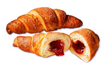 Reçel dolu kruvasan beyaza izole edilmiş..