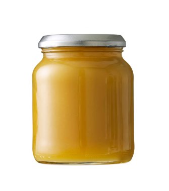 Kavanozdaki elma püresi beyaza izole edilmiş.