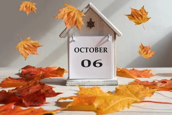 Kalendarz Października Dekoracyjny Dom Liczbami Nazwą Miesiąca Języku Angielskim Opadające — Zdjęcie stockowe