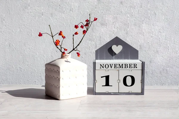 Kalendarz Listopada Nazwa Miesiąca Języku Angielskim Cyfra Kostkach Gałąź Czerwonymi — Zdjęcie stockowe