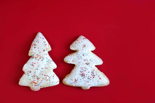 Fundo Ano Novo Dois Biscoitos Gengibre Forma Uma Árvore Natal — Fotografia de Stock