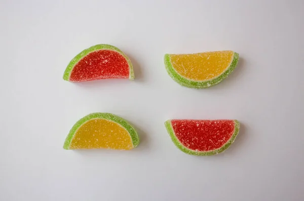 Geïsoleerd Helder Fruit Marmelade Met Suiker Witte Achtergrond — Stockfoto