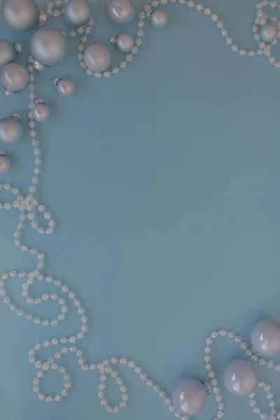 Weihnachten Hintergrund Mit Weihnachtsschmuck Und Perlmutt Perlen — Stockfoto