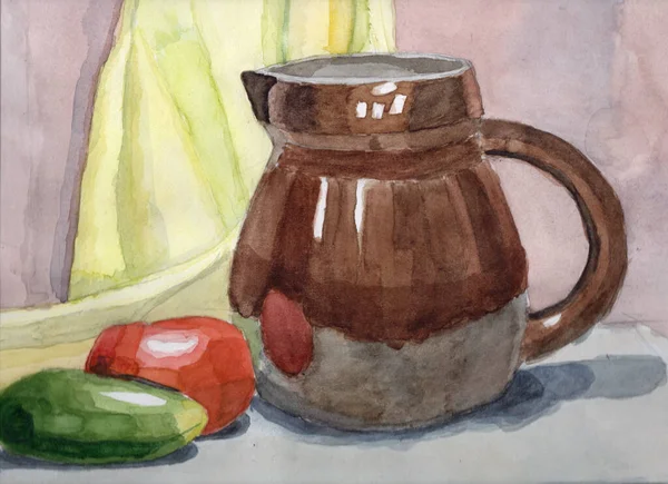 灰色の背景と薄いベージュのドレープで釉薬セラミックジュグ キュウリ トマトと水彩静止画 — ストック写真