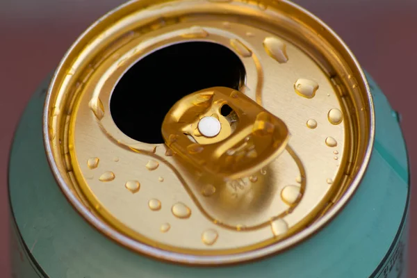 Vista Superior Lata Cerveja Fria Aberta Cor Dourada — Fotografia de Stock