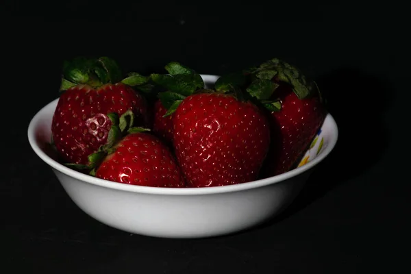 Close Red Strawberries White Plate Black Background — Fotografia de Stock