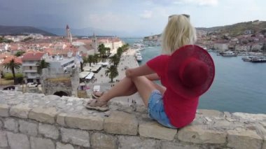 Kamerlengo Trogir Kalesindeki Kadın