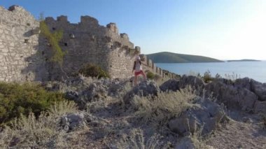Grebastica 'nın Ostrica Duvarındaki Kadın