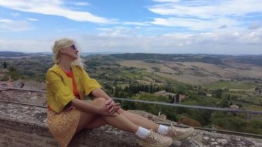 Montepulciano hava manzaralı üzüm bağları