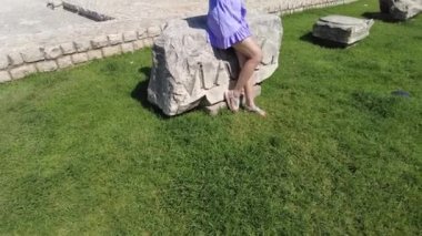 Zadar 'daki kadın Antik Roma Forumunda