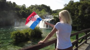 Skradinski Buk şelalesinin Hırvat bayrağı