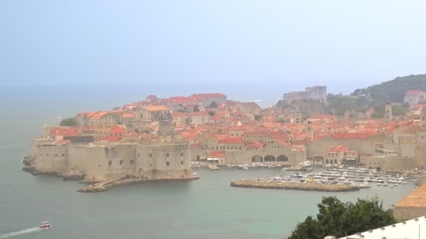 Panorama över den gamla medeltida hamnen i Kroatien — Stockvideo
