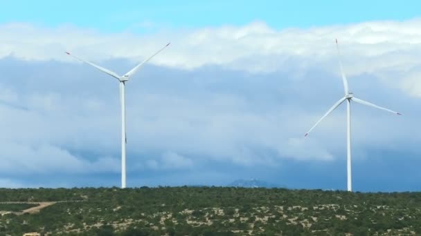 Éolienne générant de l'énergie propre — Video