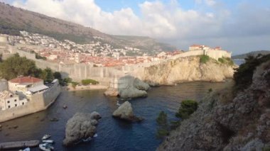 Dubrovnik 'in Hırvatistan şehrinin tepesindeki panorama