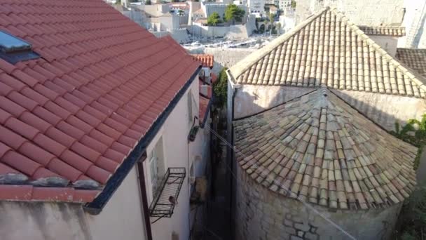 Panorama van de oude middeleeuwse haven in Kroatië — Stockvideo