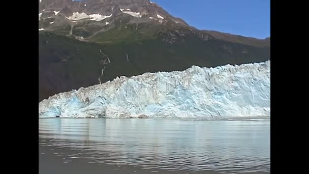 アラスカのアーカイブにコロンビア氷河の氷山 — ストック動画