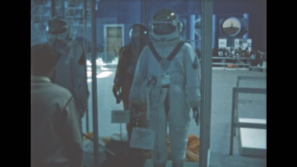 20世纪80年代的俄罗斯宇航服 — 图库视频影像