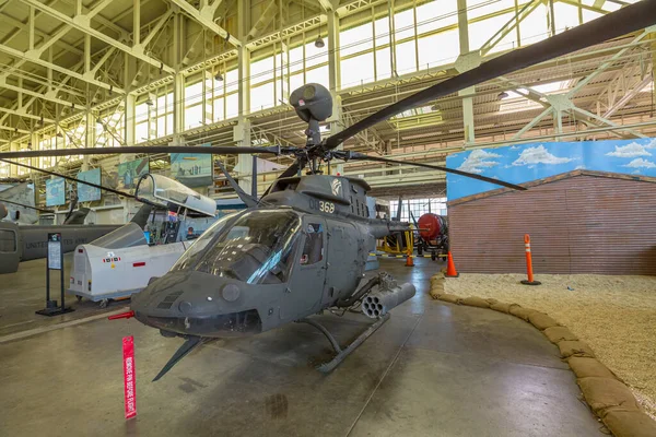 벨 OH-58D 키오와 전사 진주 만 박물관 — 스톡 사진