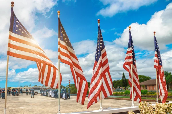 Amerikanische Flaggen und amerikanische Armee — Stockfoto