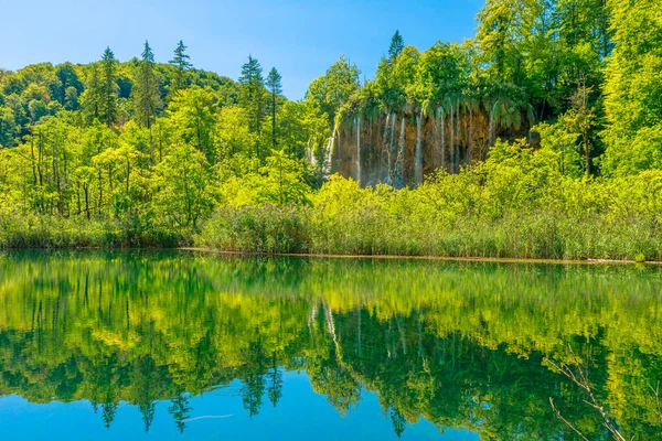 Jezero Gradinsko jezero v národním parku Plitvická jezera — Stock fotografie
