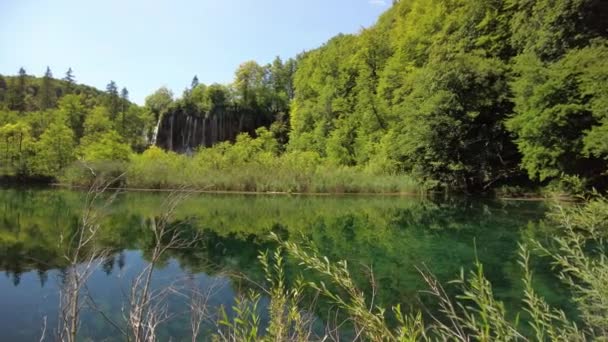 Veliki Prstavac waterfall in Plitvice Lakes — стокове відео