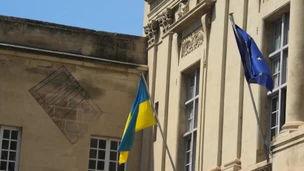 Ukrainische und europäische Flagge vereint — Stockvideo