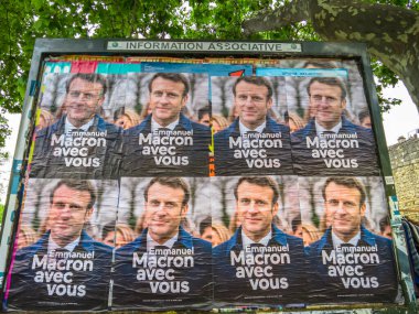 Emmanuel Macron seçim posterleri