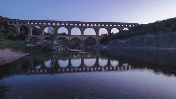 Pont du Gard bridge with Ukraine flag — стоковое видео