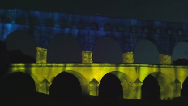 Pont du Gard bron med Ukraina flagga — Stockvideo