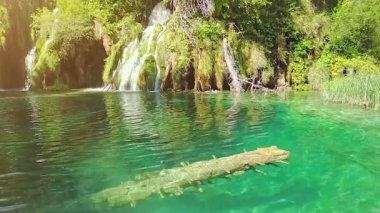 Hırvatistan 'daki Plitvice Ulusal Parkı' ndan Galovacki Buk şelalesi. Lika bölgesinde gölleri olan doğal orman parkı. Hırvatistan 'ın UNESCO Dünya Mirası Plitvicka Jezera.