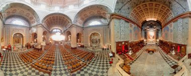 Ajaccio, Corsica, Fransa - Haziran 2022: Ajaccio Katedrali Notre-Dame, Barok-Mannerist tarzı iç mimari. Havadan 360 derece sahanlık. De Gaulle 'deki Ajaccio Katedrali' nde..