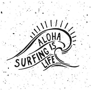 Aloha sörf yazısı. Vektör kaligrafi illüstrasyon. Hawaii el yapımı tropikal egzotik t-shirt grafik. Yaz giyim baskı tasarımı. Retro çizilmiş deniz dalgası, güneş, sprey, vintage doku